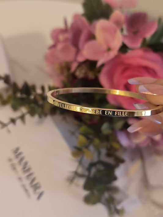 Bracelet gravé "Merveilleuse de mère en fille"