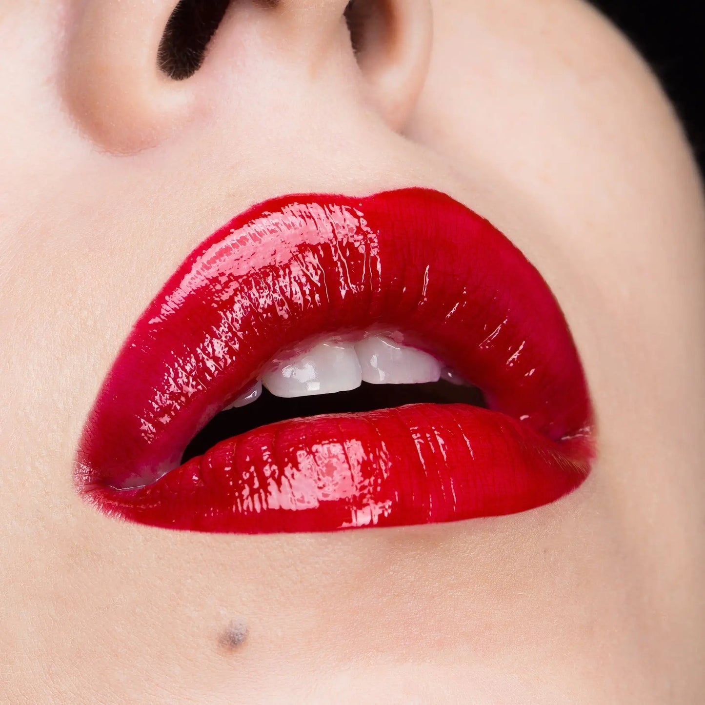 Brillant à lèvres Gloss Affaire (011, rouge framboise)