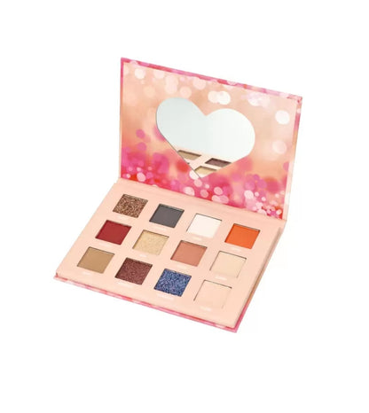 Palette composée de 18 Fards à Paupières. LETICIA WELL