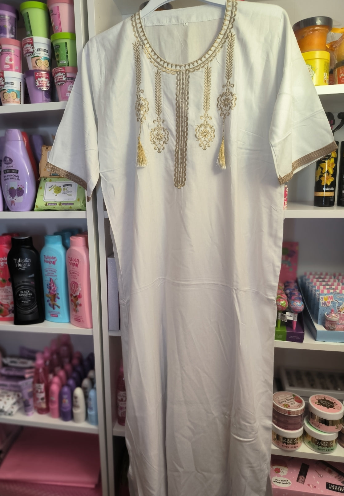 ROBE TRADITIONNELLE DU MAROC. BLANCHE