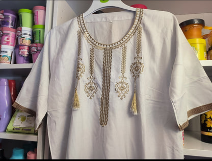 ROBE TRADITIONNELLE DU MAROC. BLANCHE