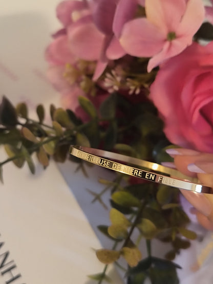 Bracelet gravé "Merveilleuse de mère en fille"